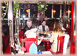 Restaurant mit Gästen